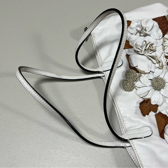 VALENTINO Garavani Floral Applique Leather Tote in White - Picture 8 of 16